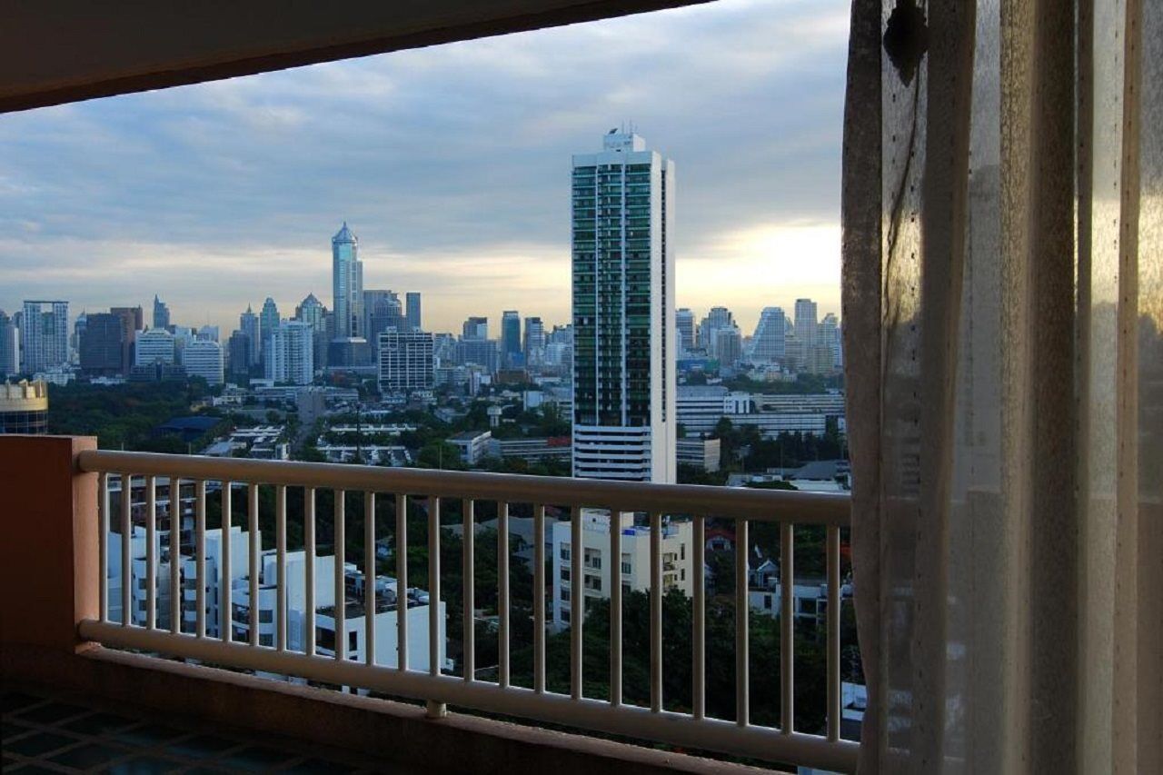 Pantip Suites Bangkok Exterior foto